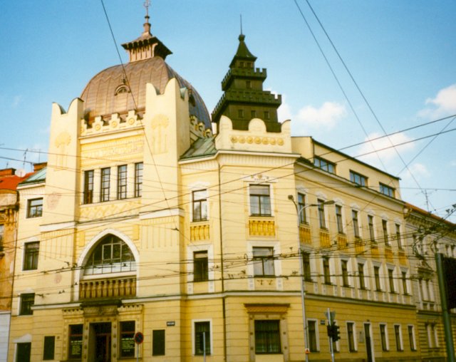 hradeckrlovsynagogajen2003-po rek.střechy.jpg