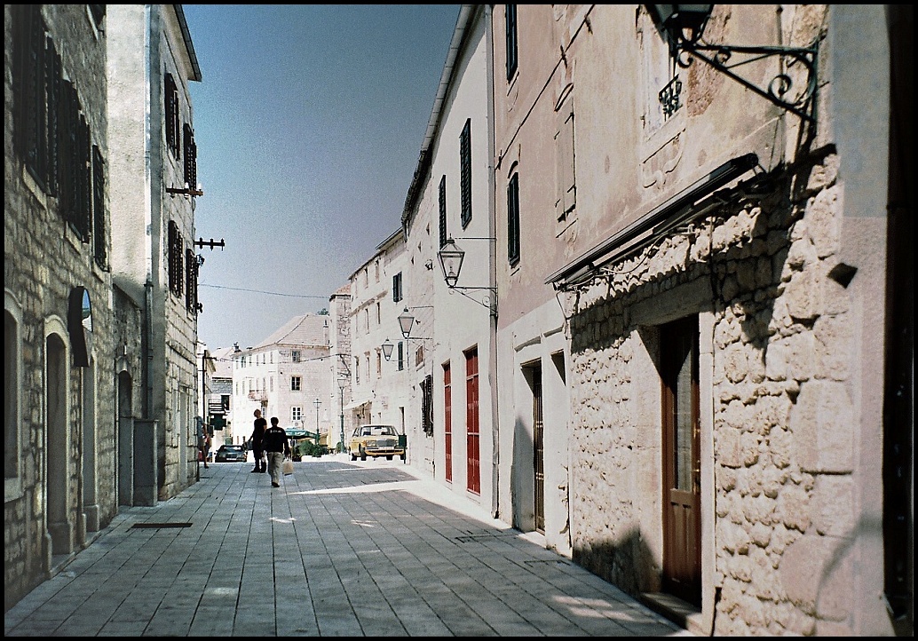 F106012.jpg